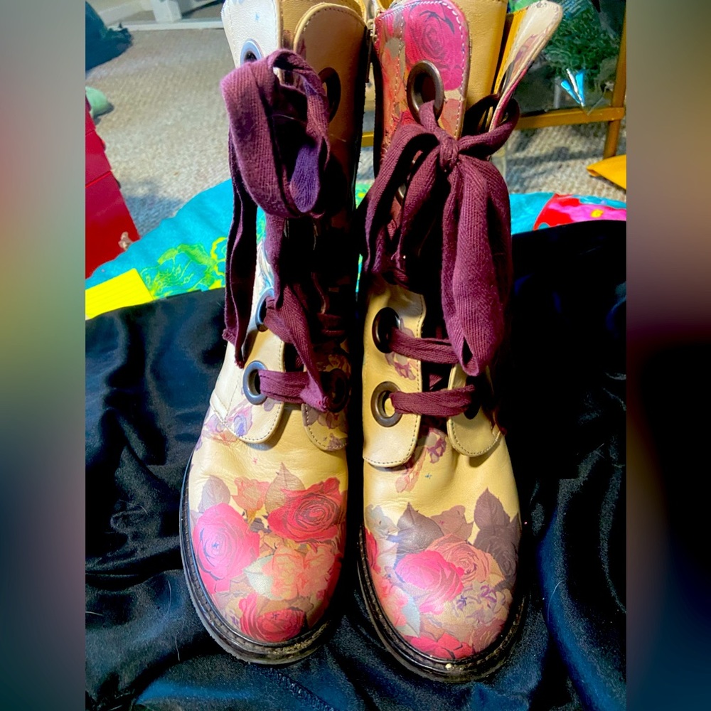 Fluevog Floral Gladstones size 11. The ultimate unicorn of Fluevog